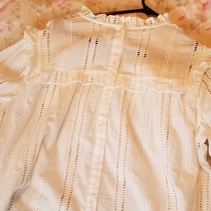 Gap eyelet blouse with back button up